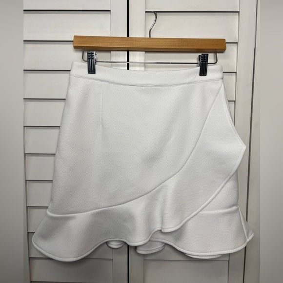 Lovers + Friends Stellar Ruffle Mini Skirt Women's Size Small White - Picture 1 of 8
